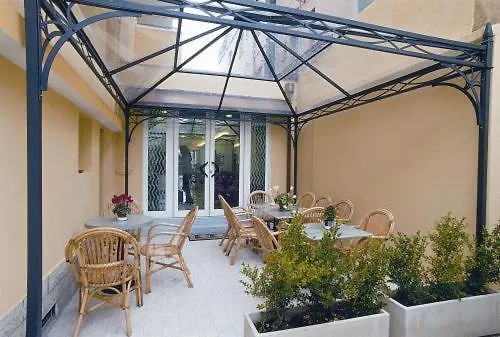 Ξενοδοχείο με διαμερίσματα Record