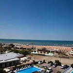 Aparthotel Record 4*